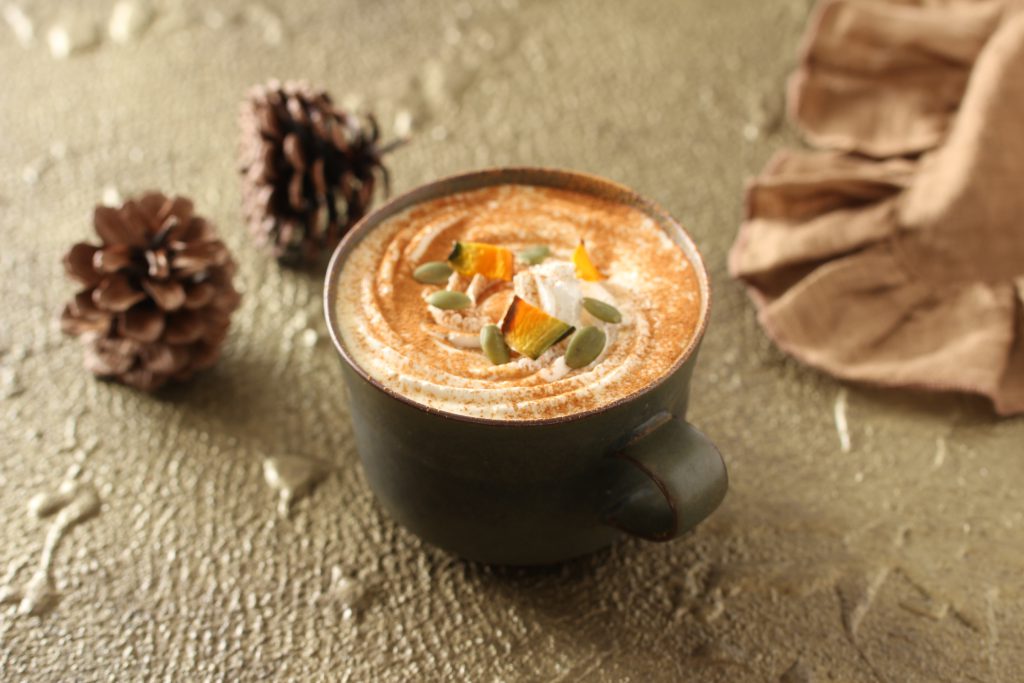 グラニュー糖　25ｇ 生クリーム（乳脂肪45％程度のもの）　20ｇ シナモンパウダー、ジンジャーパウダー、ナツメグパウダー　各少々